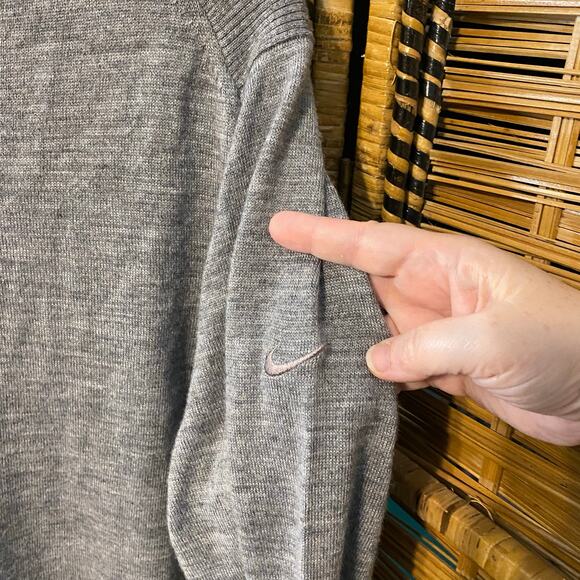 Nike Golf Merino Wool Blend Gray V-Neck Sweater Tour Performance Large - Picture 4 of 9